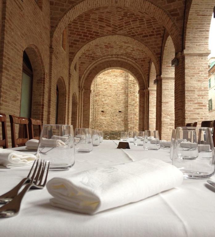 Locanda Le Logge Urbisaglia Exterior foto