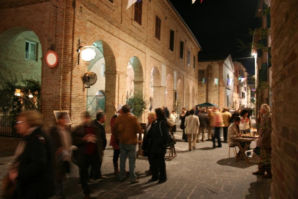 Locanda Le Logge Urbisaglia Exterior foto